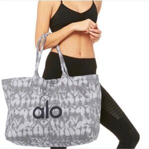 📌 NWT ALO Tie Dyed Yoga Tote Bag